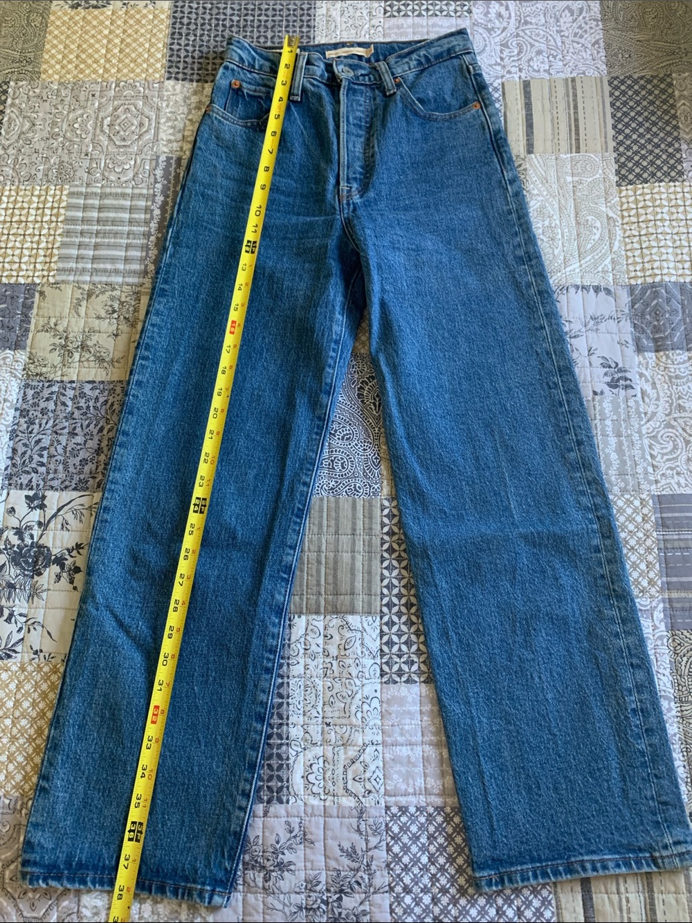 Levi's Ribcage Straight Ankle Jeans - Picture 14 of 14